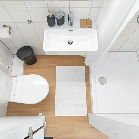 Apartment Lovely With Great Location No 3 By Urban Rent