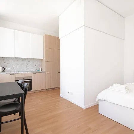 Lovely With Great Location No 3 By Urban Rent Apartment